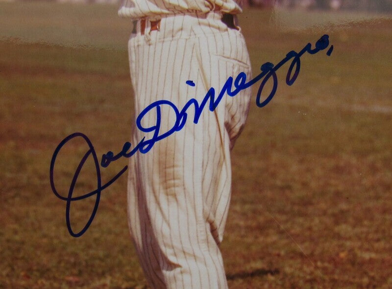 Joe DiMaggio Signed 8x10 Photo PSA/DNA AN02326 PSA 10