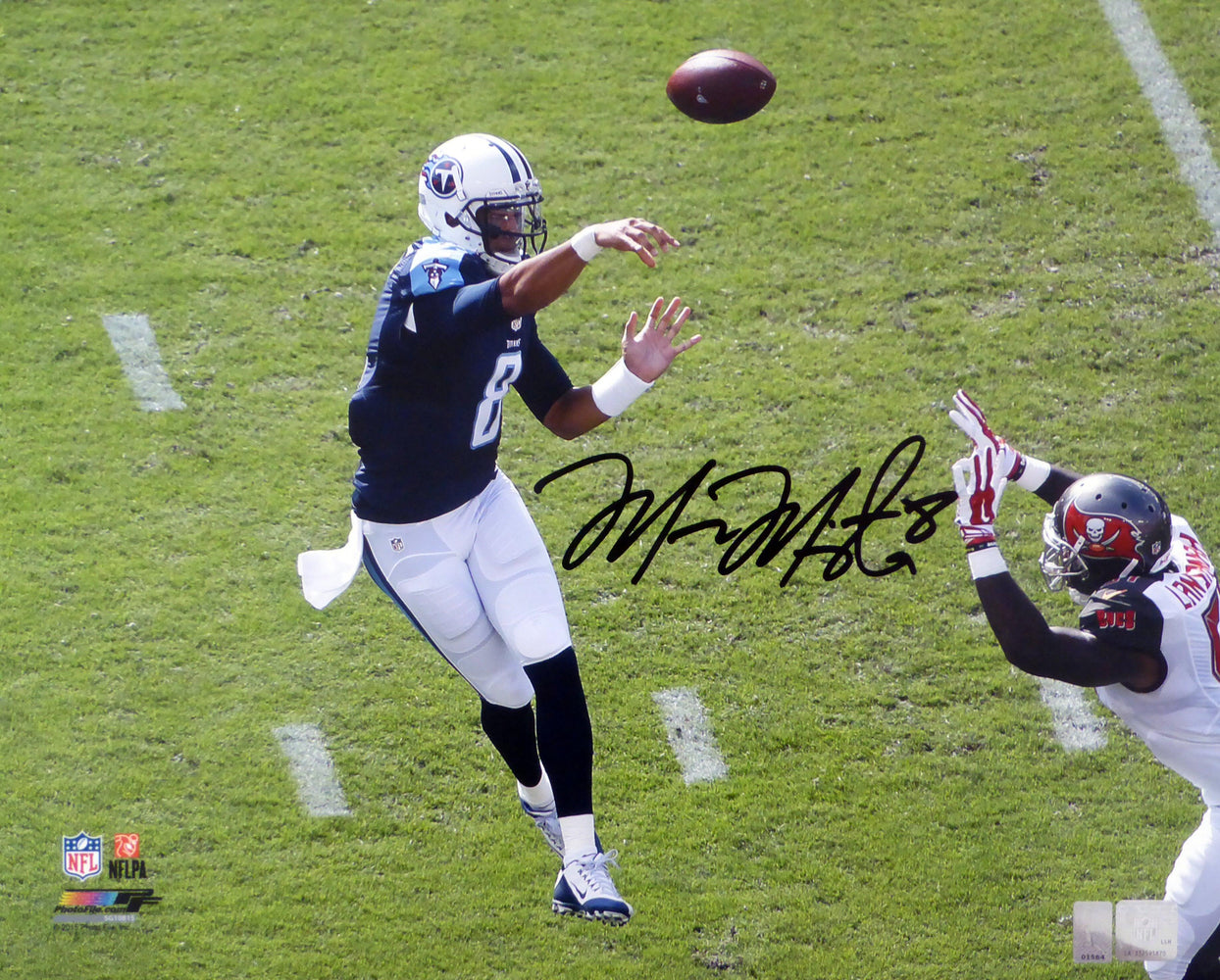 Marcus Mariota Tennessee Titans Signed