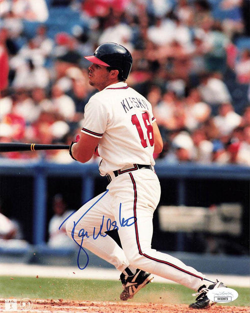 Signed Ryan Klesko Photograph - 8x10 close up)